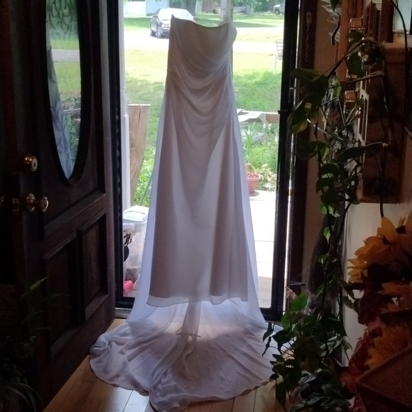 Davids Bridal wedding dress size 14 white with sequins and train - Picture 2 of 12